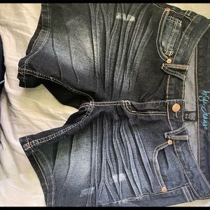Woman’s/junior jean shorts 11-12